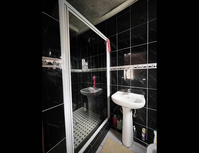 4 BEDROOM HOUSE FOR SALE IN SEA VIEW